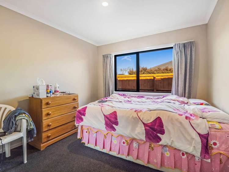 33 Faringdon Boulevard Rolleston_19