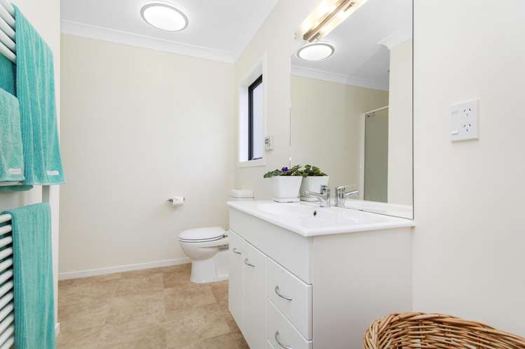 189 Woodman  Drive Tawa_15