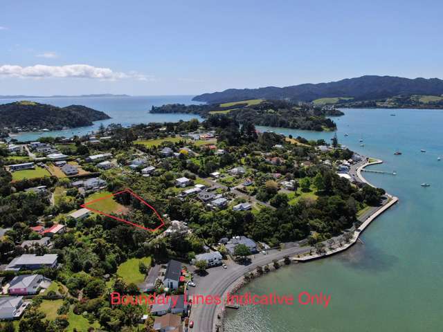 GENEROUS SECTION IN HISTORIC MANGONUI-GREAT VIEWS!