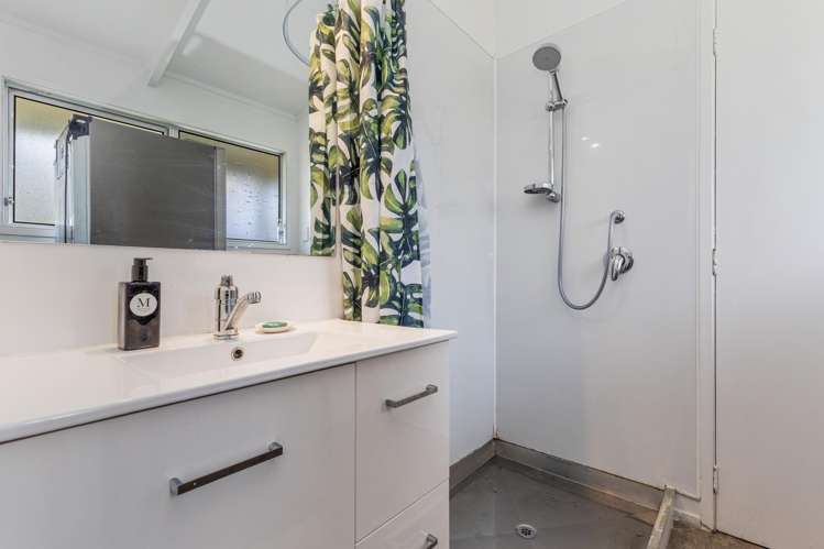 13 Te Ahuahu Road Piha_14
