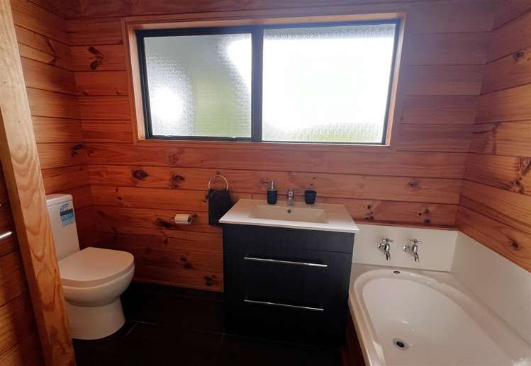 3B Rutherglen Road Paroa_19