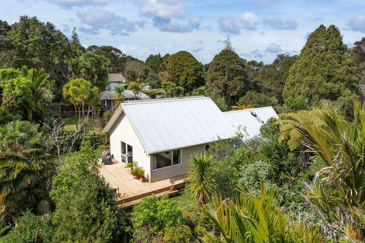 145 Woodlands Park Road Titirangi_16