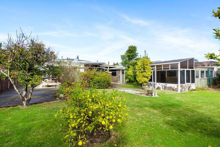 1412 Woodstock Avenue Mayfair_11