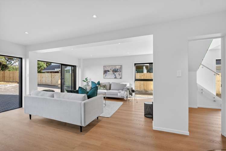 2/3 The Esplanade Eastern Beach_6