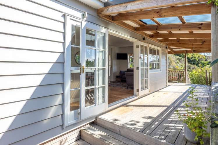 117 Queens Drive Oneroa_1