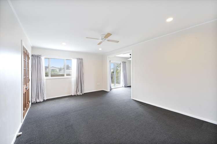 129 Riverpark Crescent Henderson_29