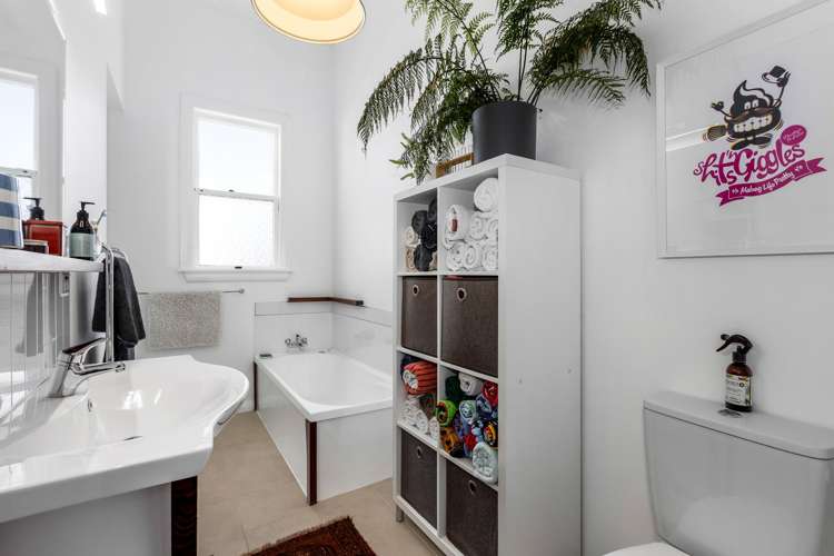 194 Onepu Road Lyall Bay_16