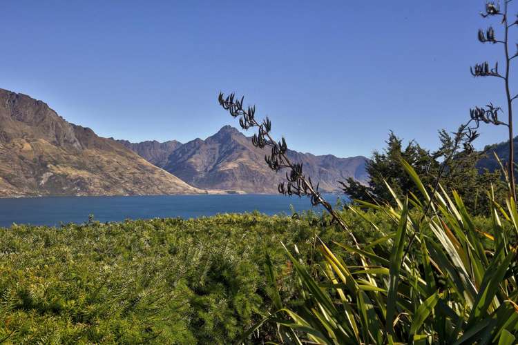 21 & 23 MacKinnon Terrace Sunshine Bay_45