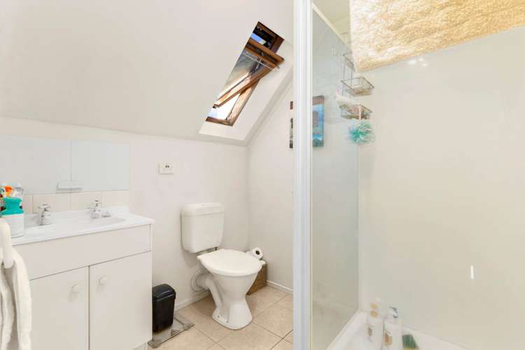 6 Orinda Close Botany Downs_19