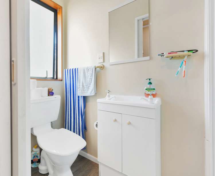 90 Aldinga Avenue Stoke_11