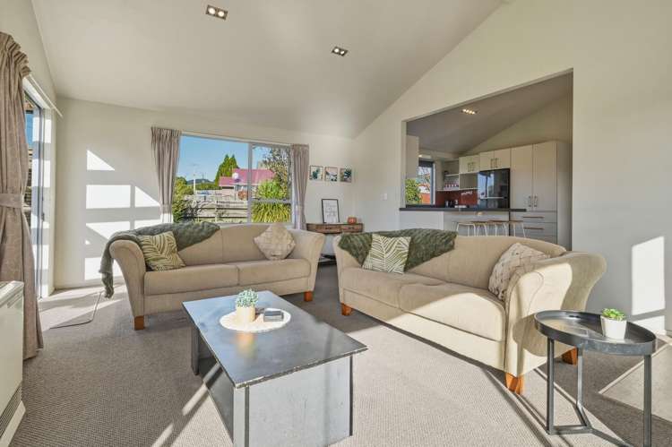 37 Basley Road Owhata_10