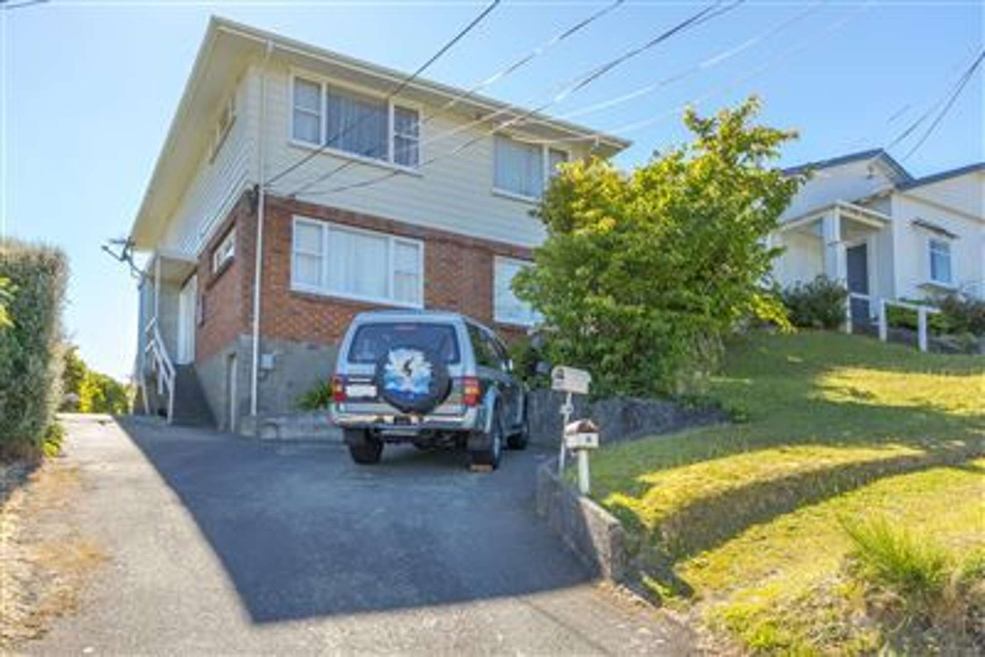 2/8 Reading Street Karori_0