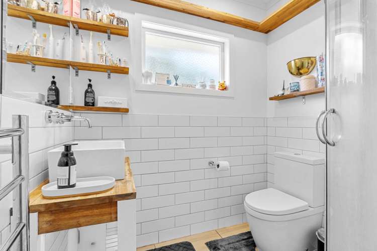 2/55 Ayton Drive Totara Vale_17