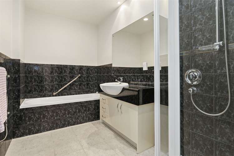 1a/171 Hurstmere Road Takapuna_16