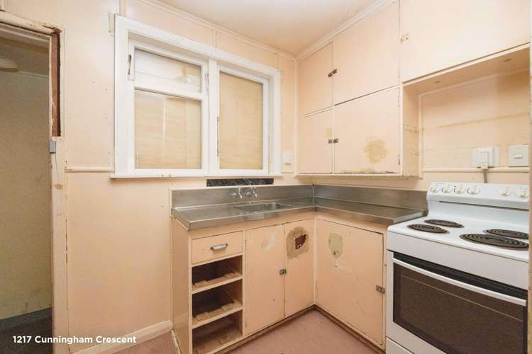 1213–1225 Cunningham Crescent Mayfair_25