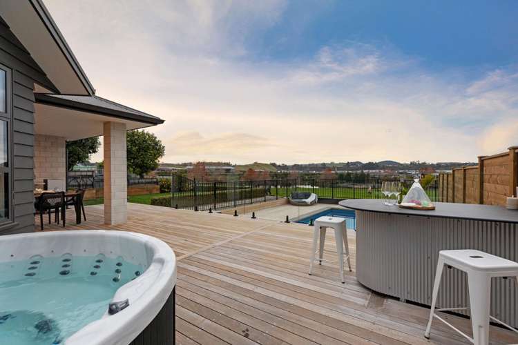 160 Lakes Boulevard Pyes Pa_27