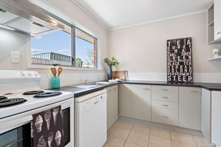 2/20 Waipani Road Te Atatu Peninsula_5