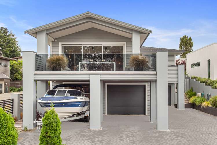 900 River Road Queenwood_1