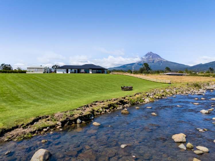 90 Peters Road Egmont Village_46