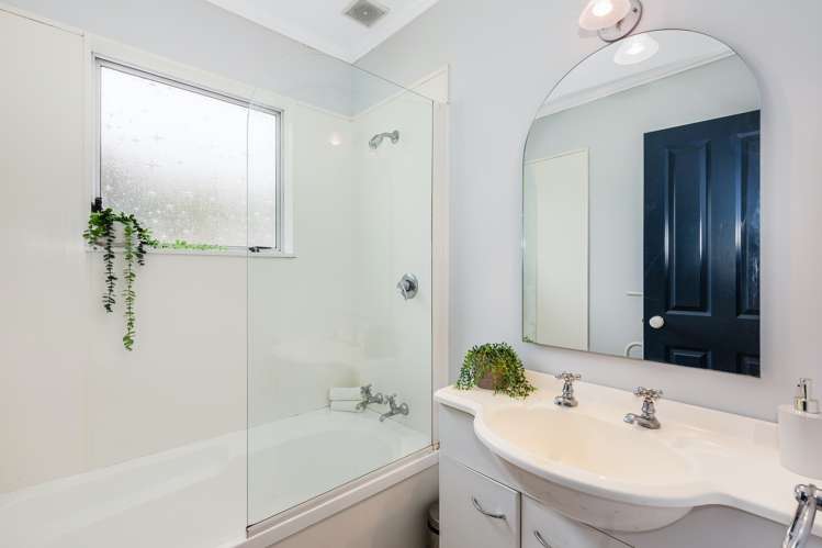 1/9 Lowry Crescent Stokes Valley_8