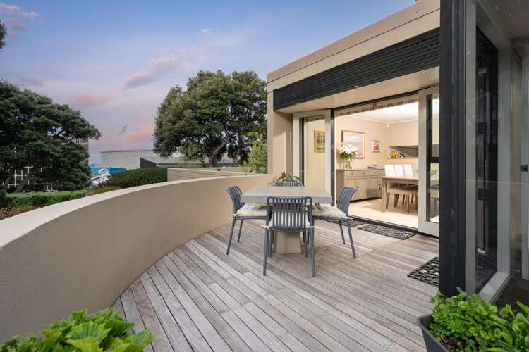 13/32 Hobson Street Thorndon_1