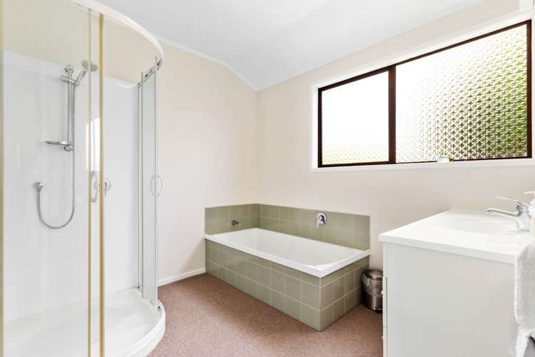 74 Saint Annes Crescent Wattle Downs_15