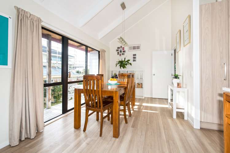 90 Flanshaw Road Te Atatu South_9