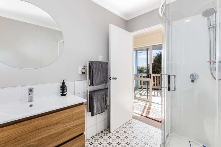 18 Leeward Drive Whitby_17