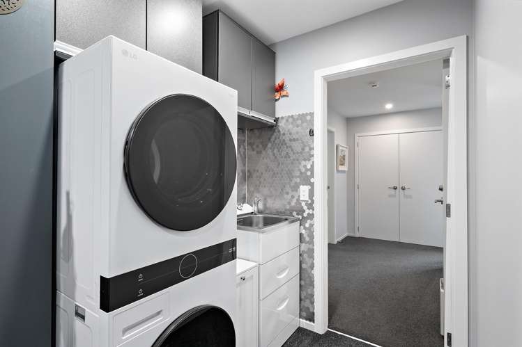 88 Cedarwood Street Woodridge_12