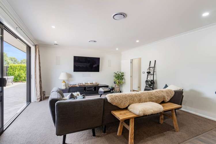 1 Coach Road Kingseat_5