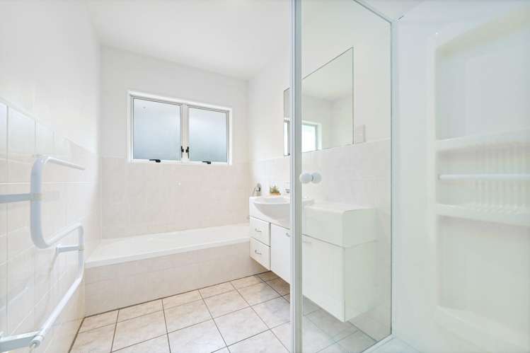 1/210a East Coast Road Forrest Hill_13