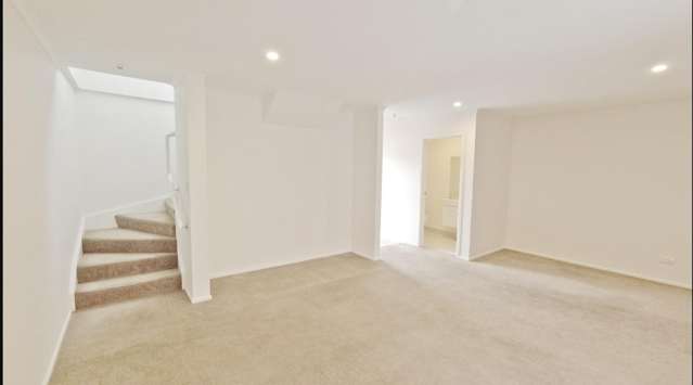 8/7 Vialou Street Hamilton Central_2