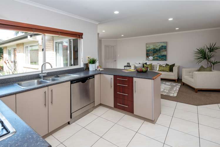 18 Lissleton Drive East Tamaki_9