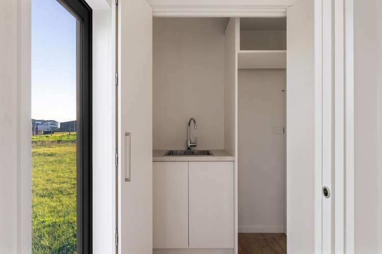 Lot #2/ECT/16 Commerce Place Awapuni_12
