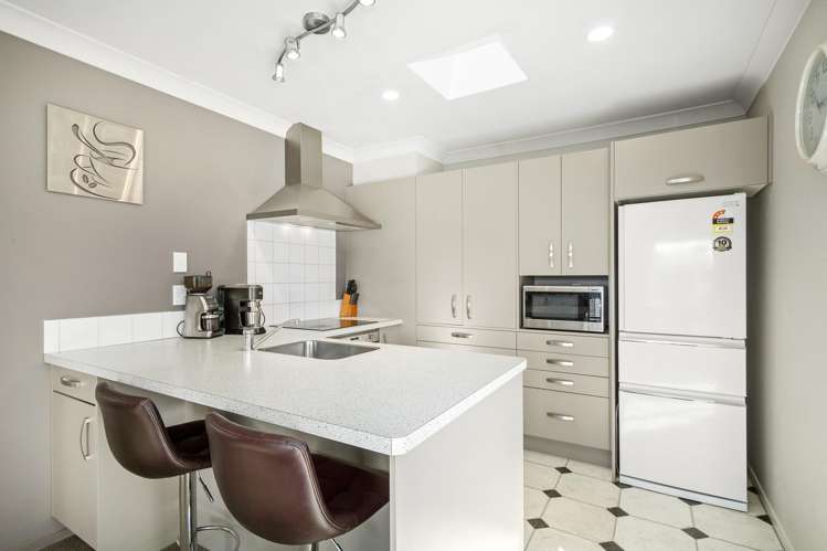 22a Bartlett Grove Tawa_2