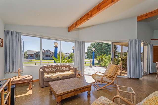 1 Hawk Hill Crescent Cooks Beach_3