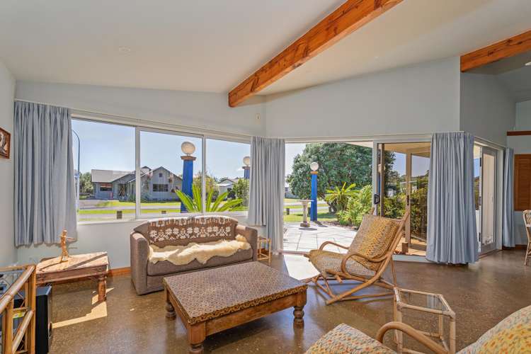 1 Hawk Hill Crescent Cooks Beach_3