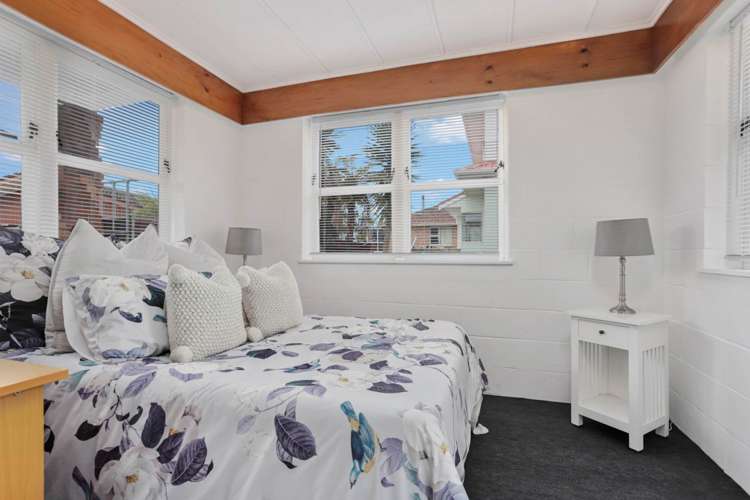 4265 Great North Road Glendene_24