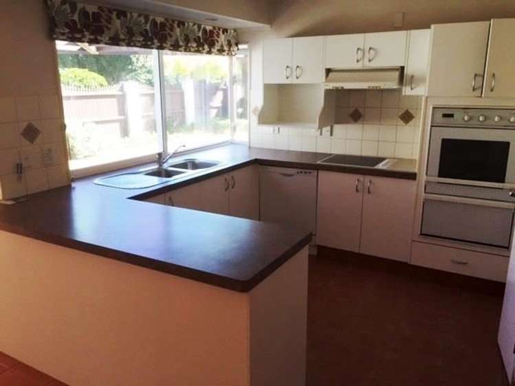 2 Gairloch Place Wattle Downs_11