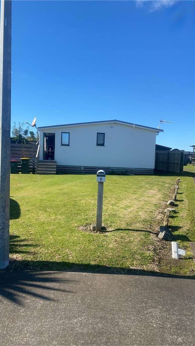 SPACIOUS FAMILY HOME IN WAITARA