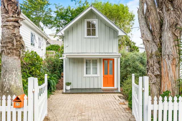 The tiny Auckland house that's eyeing an $800,000 sale price