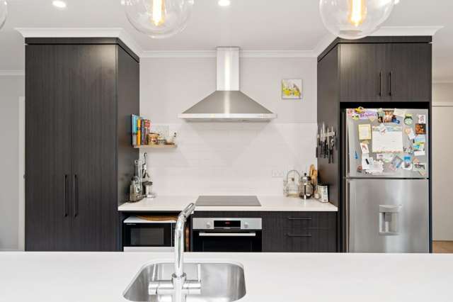 17 Voight Avenue 1053_4