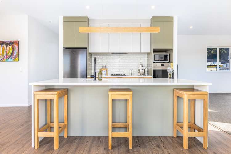 32 Hokioi Drive Kenepuru_5