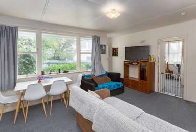 7 and 7a Puriri Crescent_4