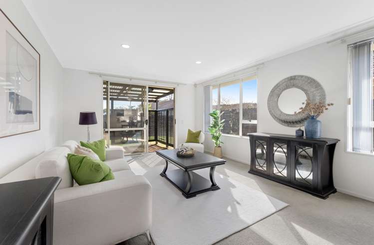11 Fernbrook Close_2