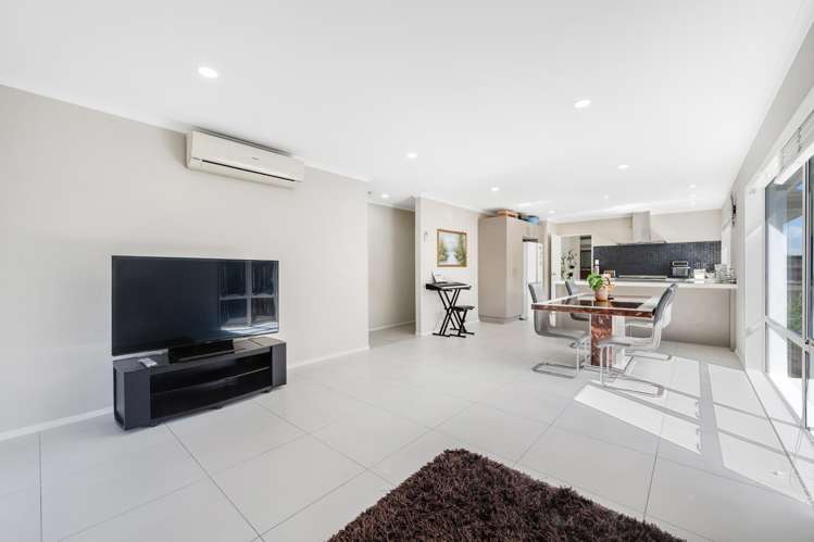 8 Reno Way Flat Bush_16