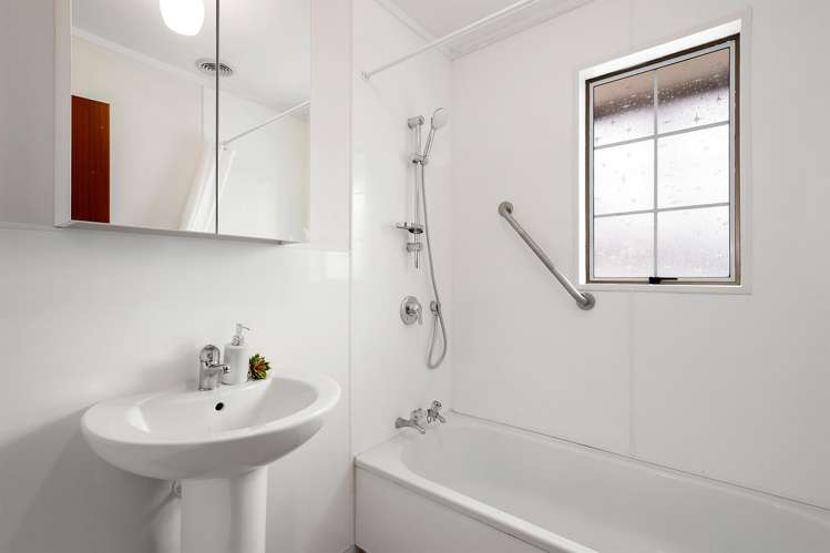 62 Antrim Crescent Wainuiomata_5