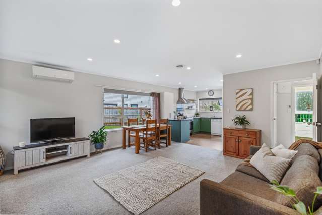 2/4 Illana Place Ranui_4