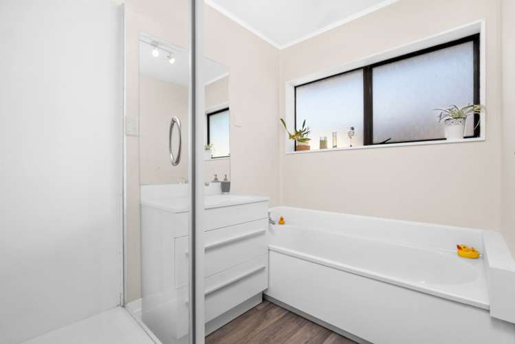 2/58 Challen Close Conifer Grove_7