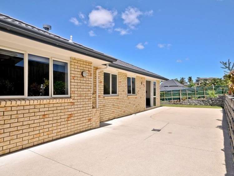 96 Farnborough Drive Grandview Heights_15